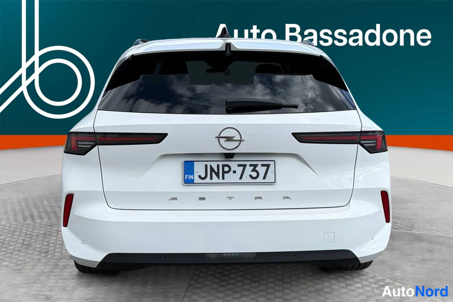 Valkoinen Opel Astra 2024, takaa, kuva 8