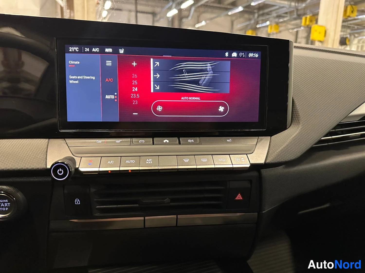 Valkoinen Opel Astra 2024, kuva 24