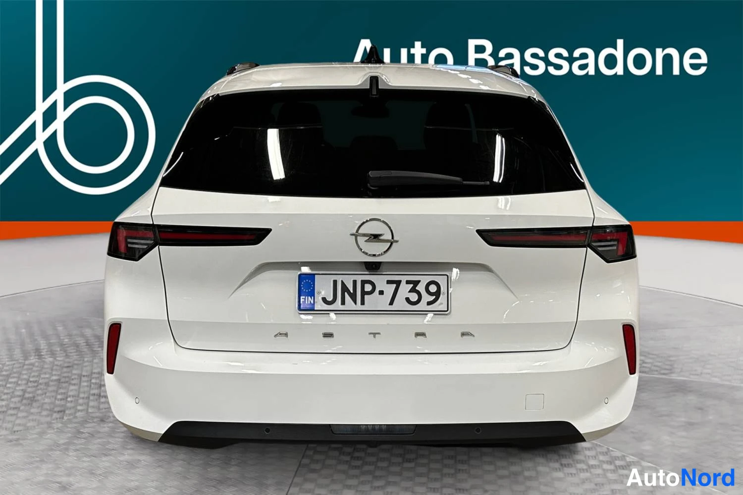 Valkoinen Opel Astra 2024, takaa, kuva 8