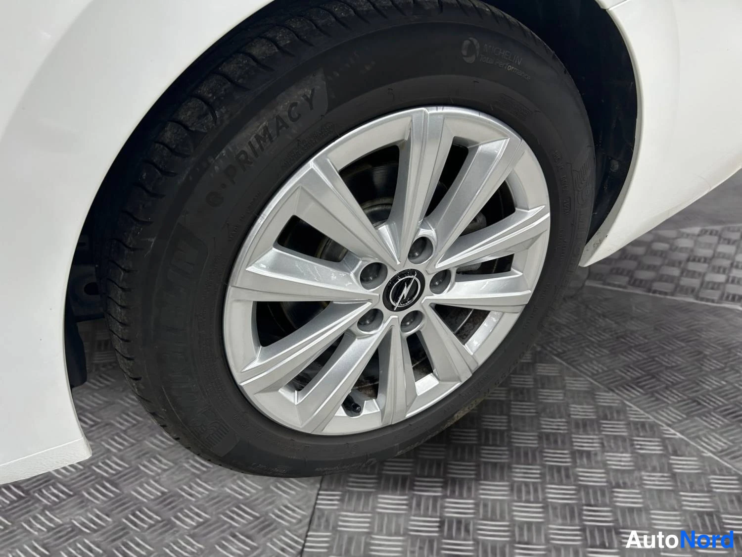 Valkoinen Opel Astra Sports Tourer 2024, kuva 14