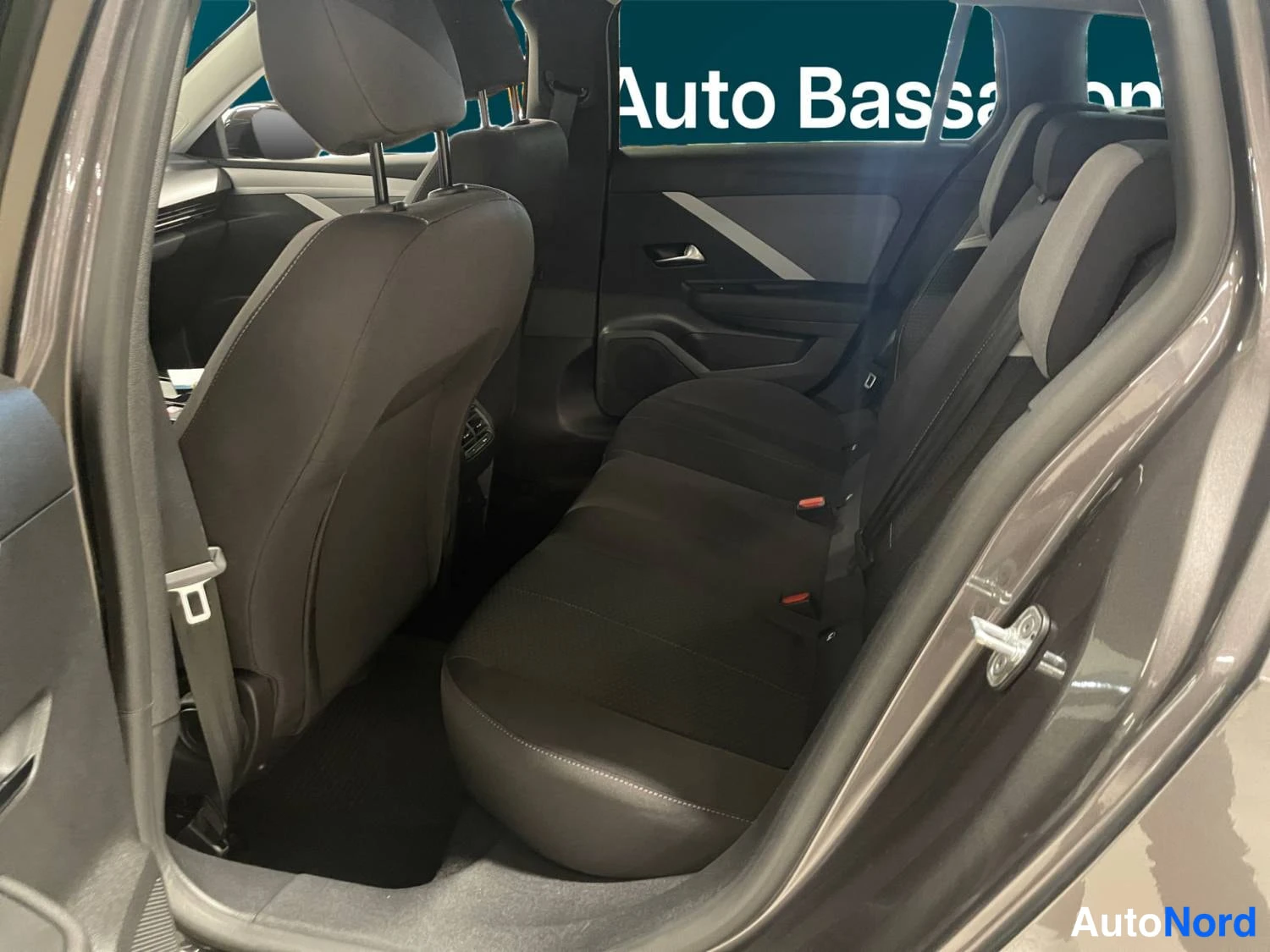 Grå Opel Astra Sports Tourer 2024, bild 18