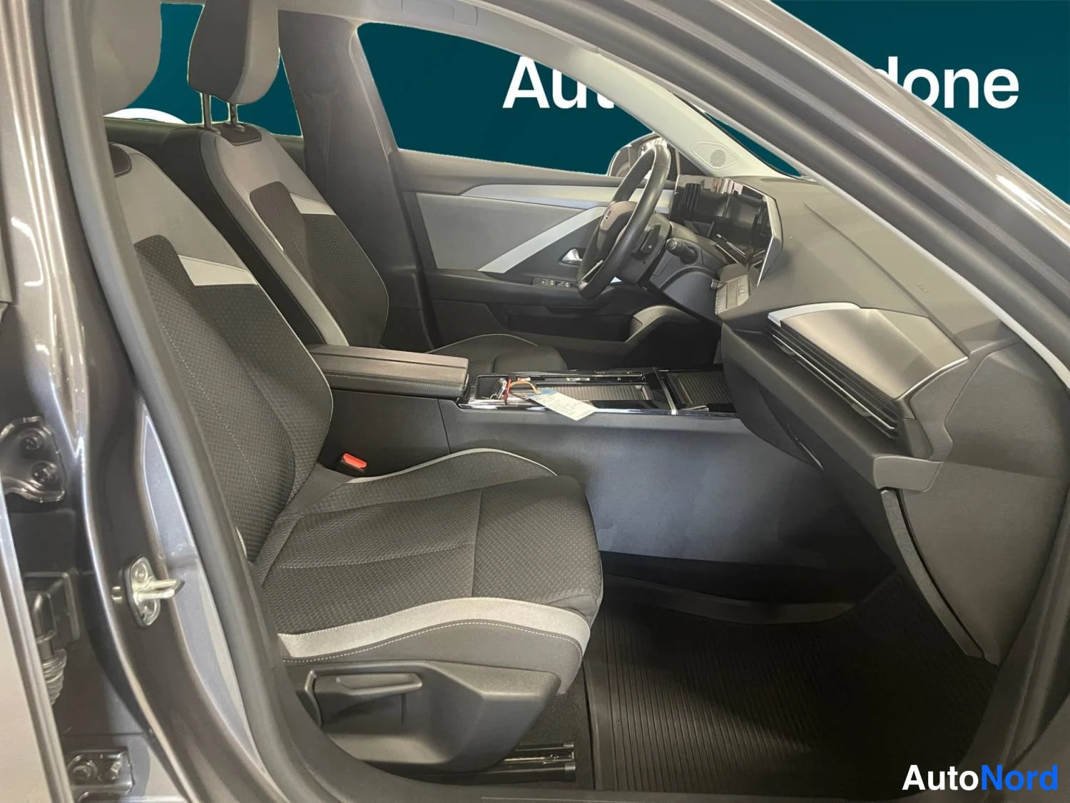 Grå Opel Astra Sports Tourer 2024, bild 19