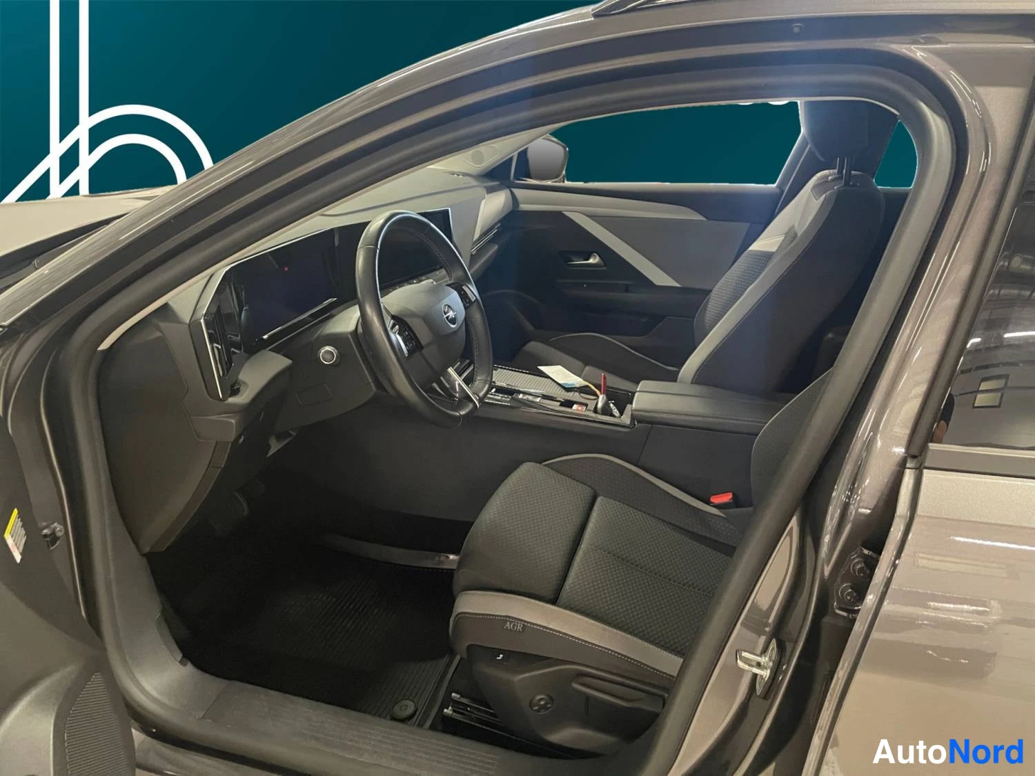 Grå Opel Astra Sports Tourer 2024, bild 5