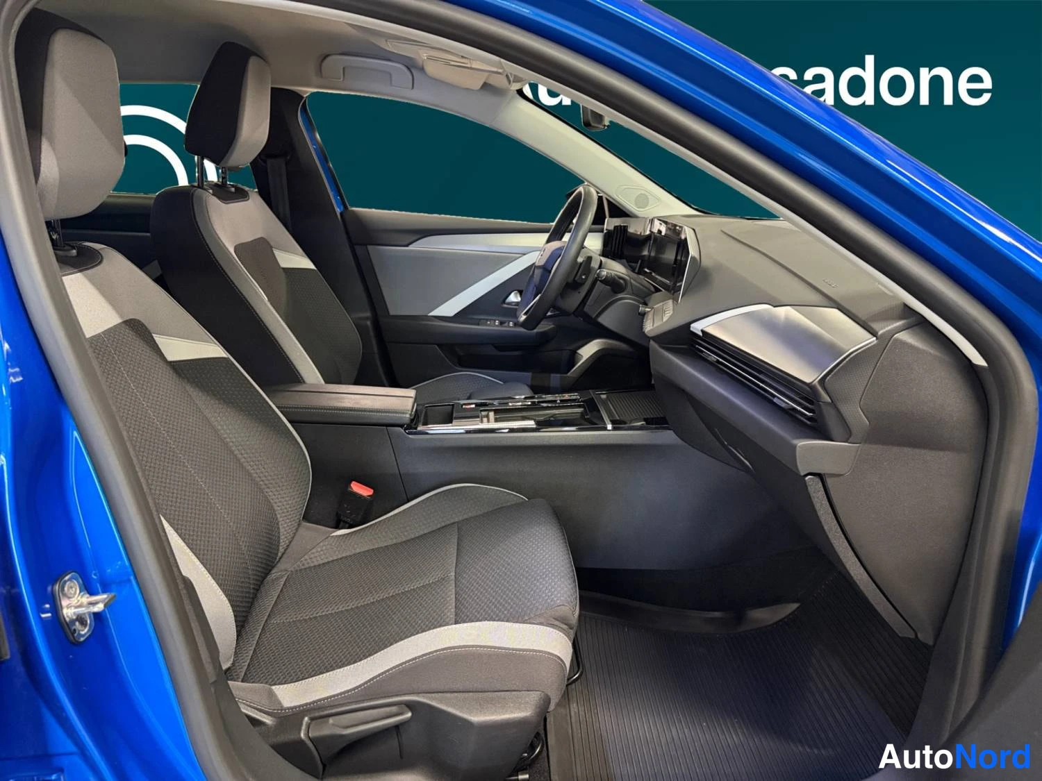Sininen Opel Astra Sports Tourer 2024, kuva 14