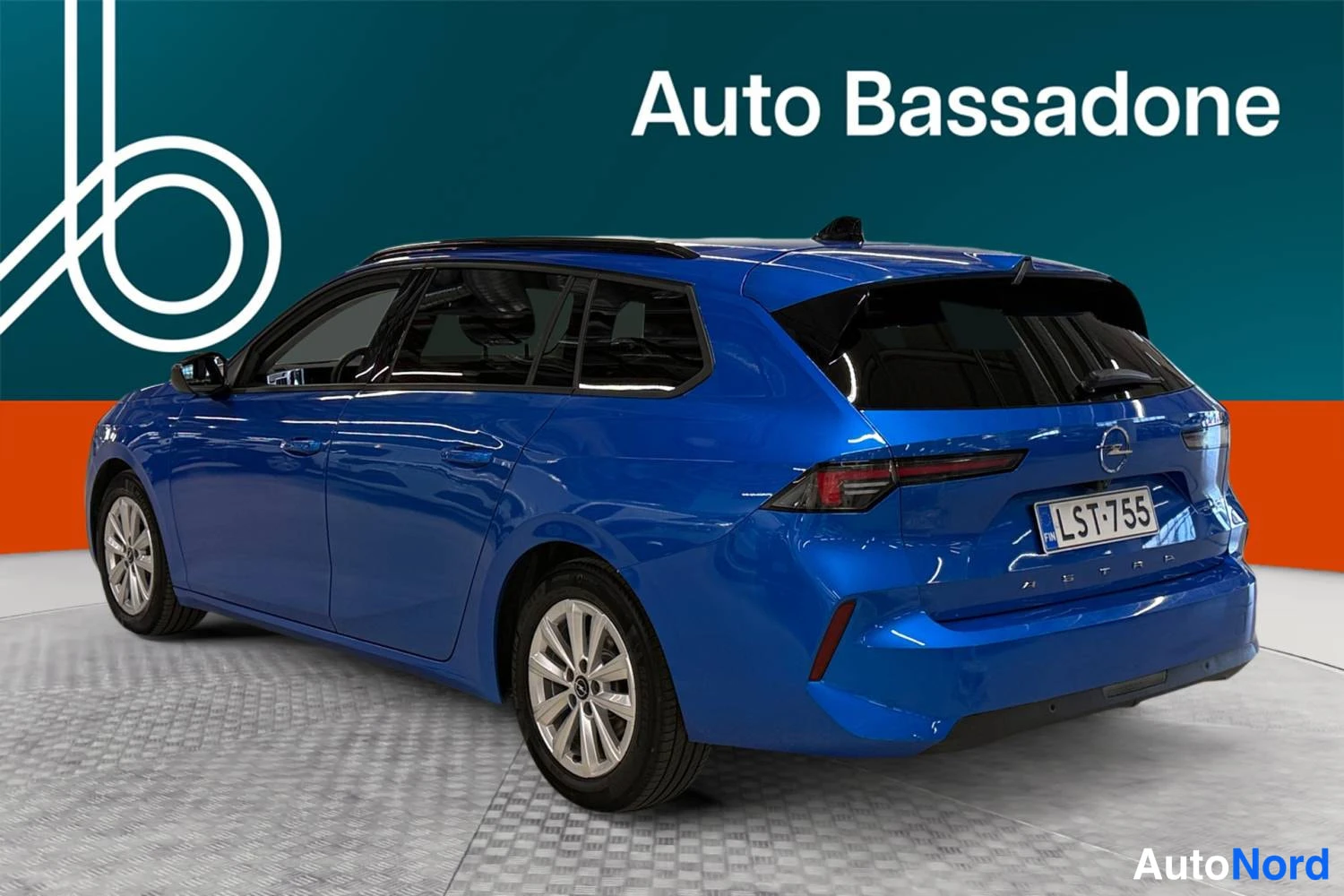 Sininen Opel Astra Sports Tourer 2024, takaviisto, kuva 7