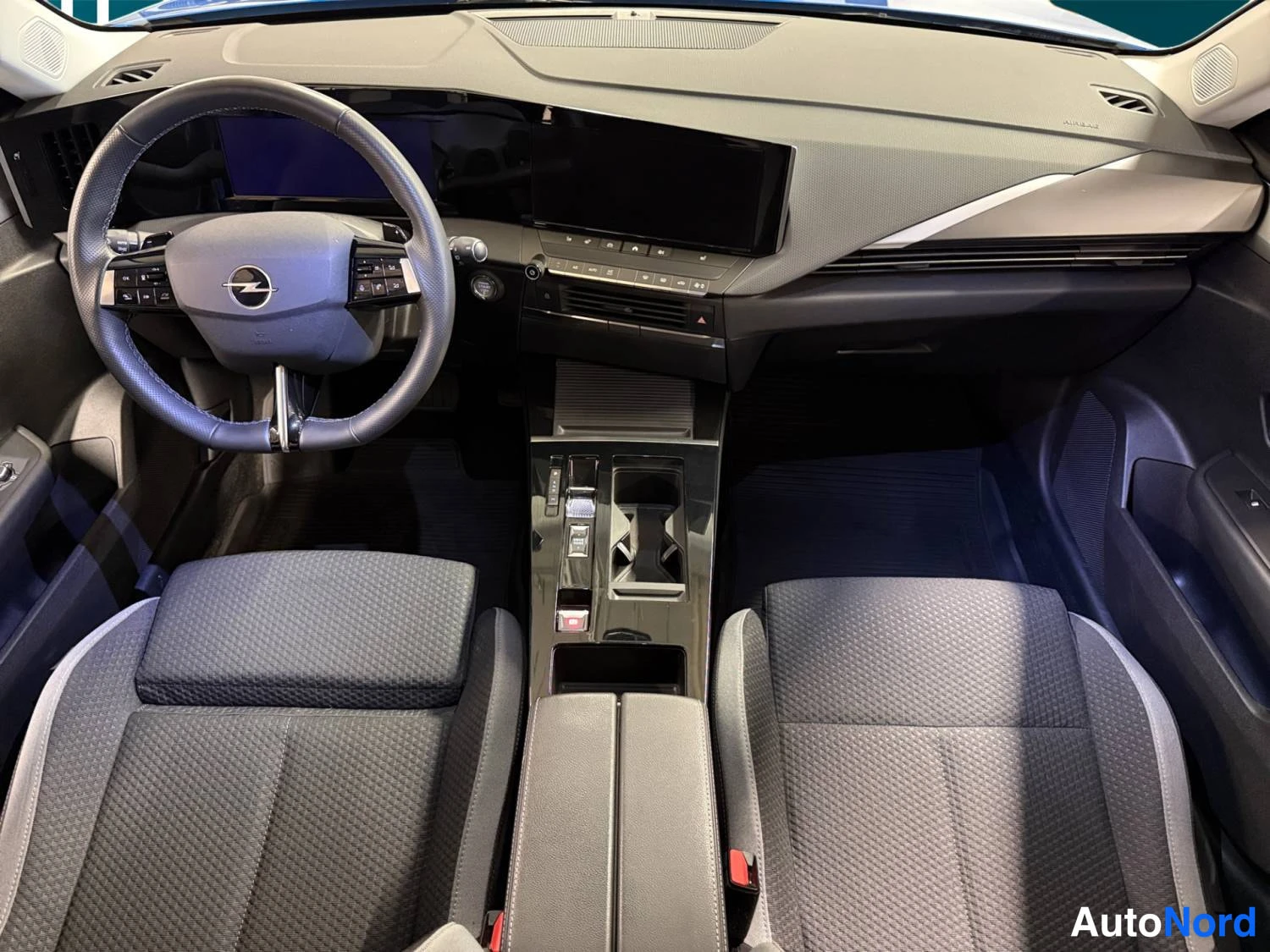 Sininen Opel Astra Sports Tourer 2024, kuva 10