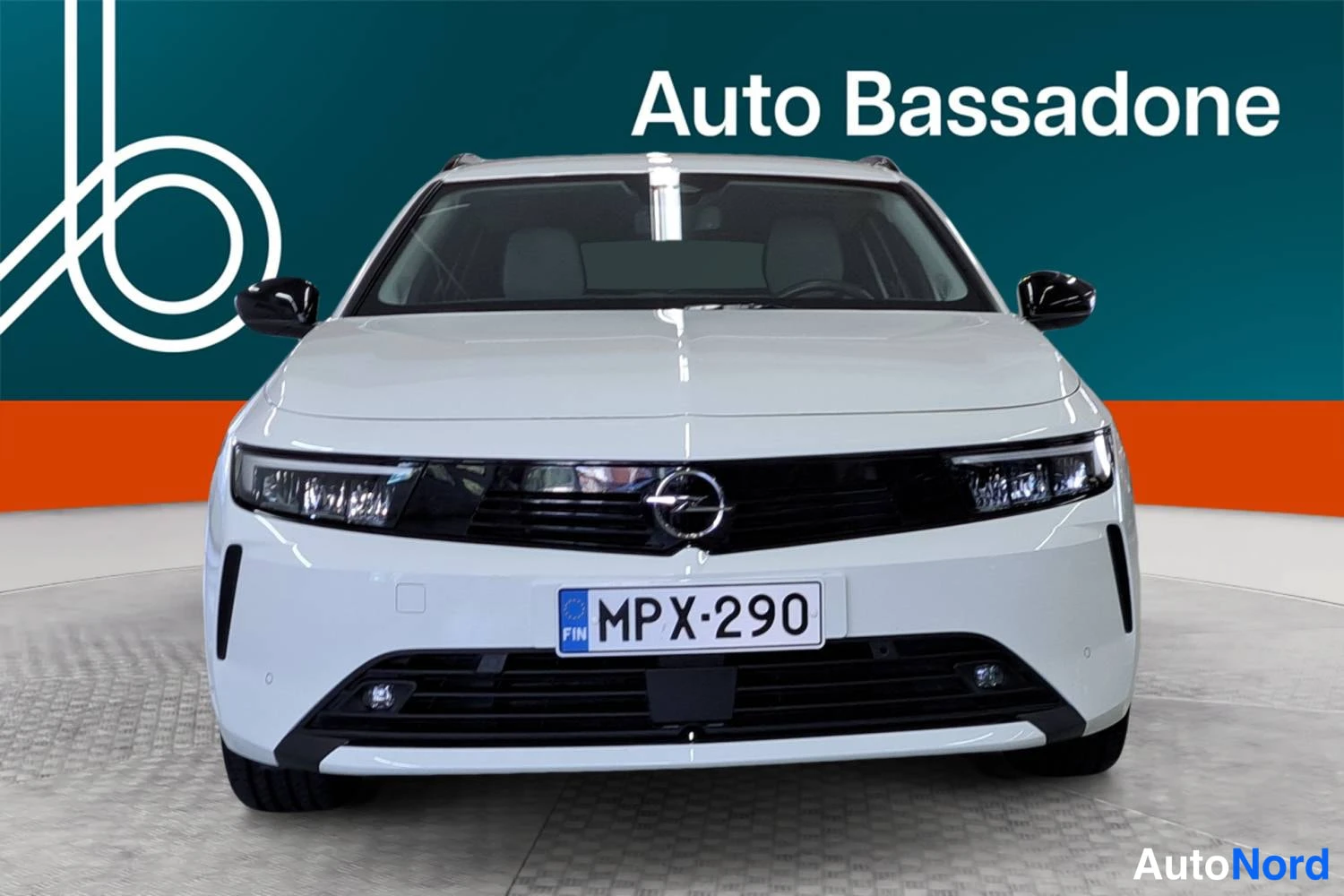 White Opel Astra Sports Tourer 2024, front, photo 4