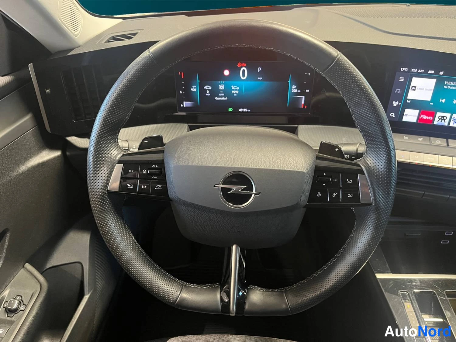 Harmaa Opel Astra 2024, kuva 12