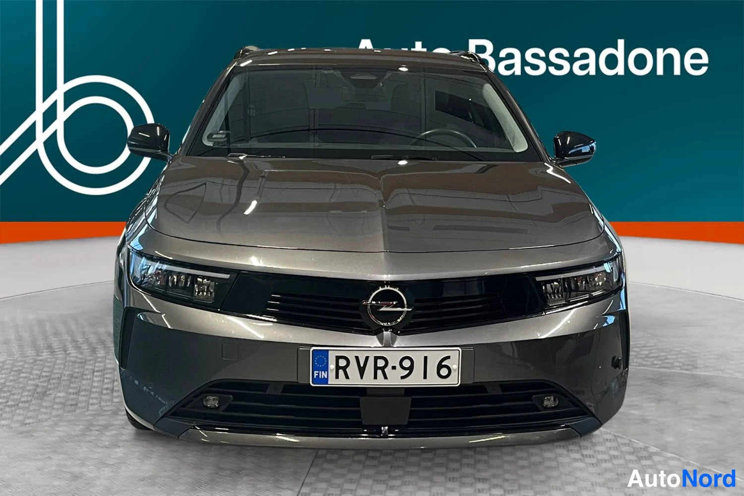 Harmaa Opel Astra 2024, edestä, kuva 4