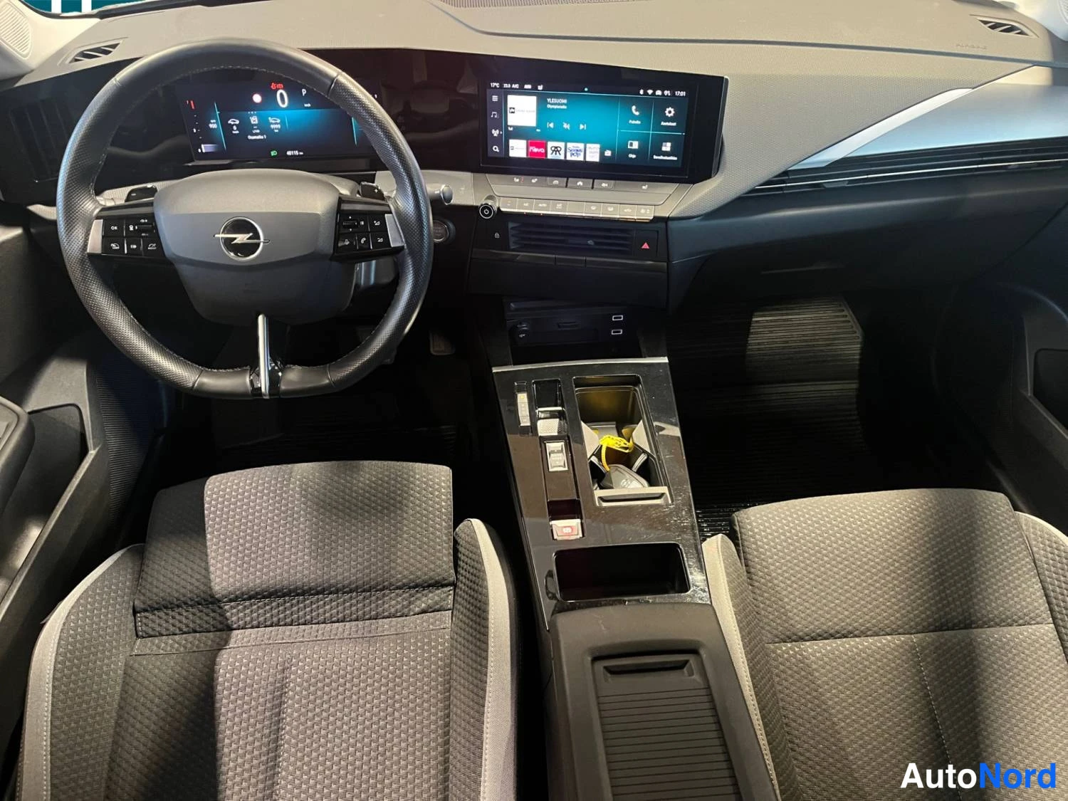 Harmaa Opel Astra 2024, kuva 10
