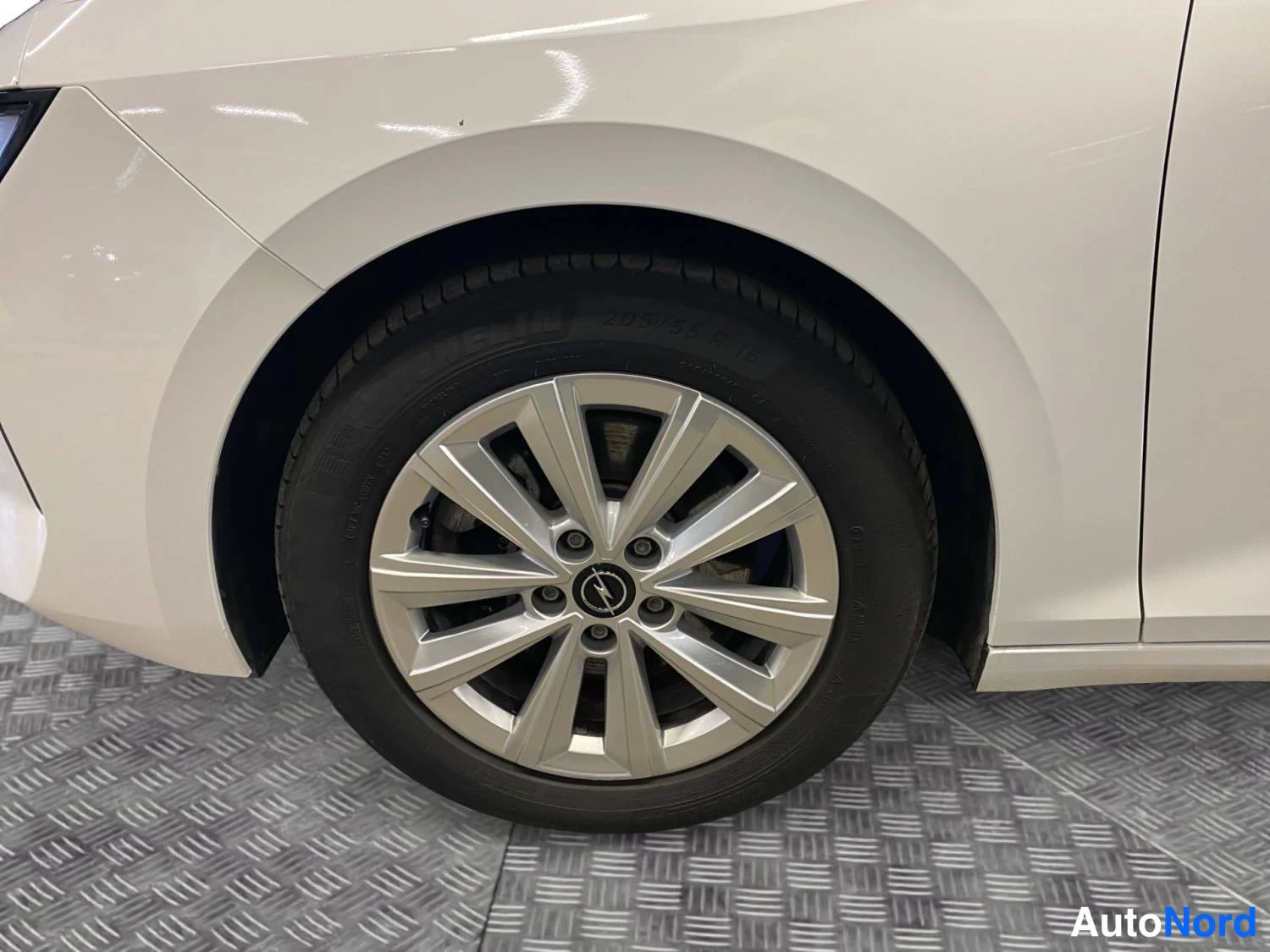 Valkoinen Opel Astra Sports Tourer 2024, kuva 11