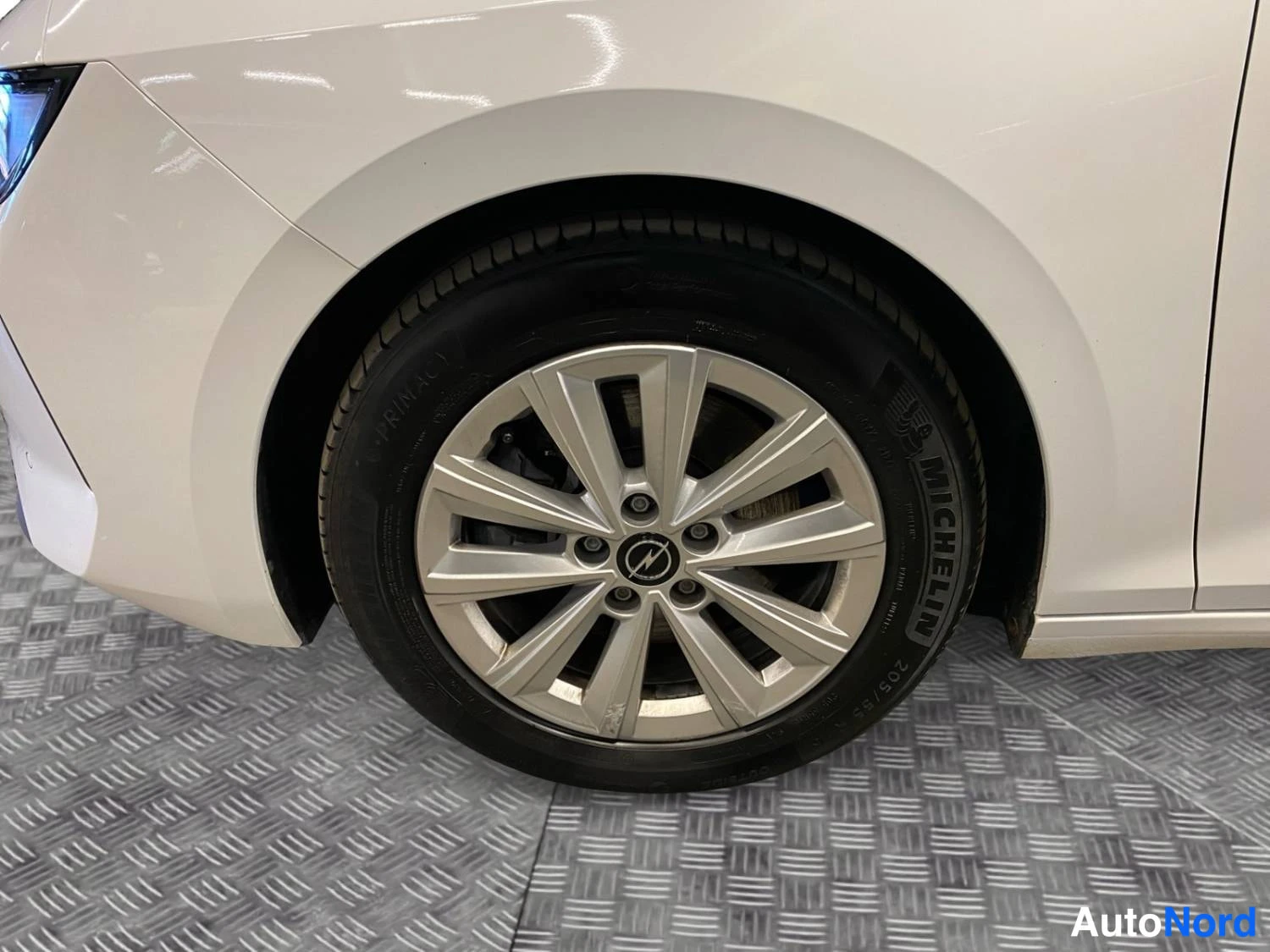 Valkoinen Opel Astra Sports Tourer 2024, kuva 17