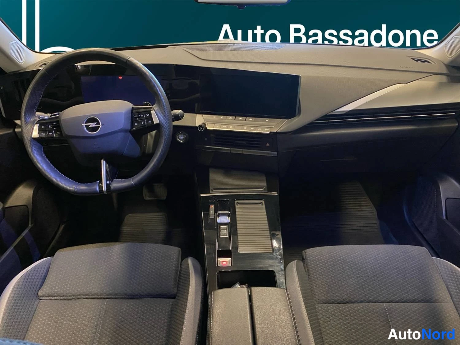 Valkoinen Opel Astra Sports Tourer 2024, kuva 13