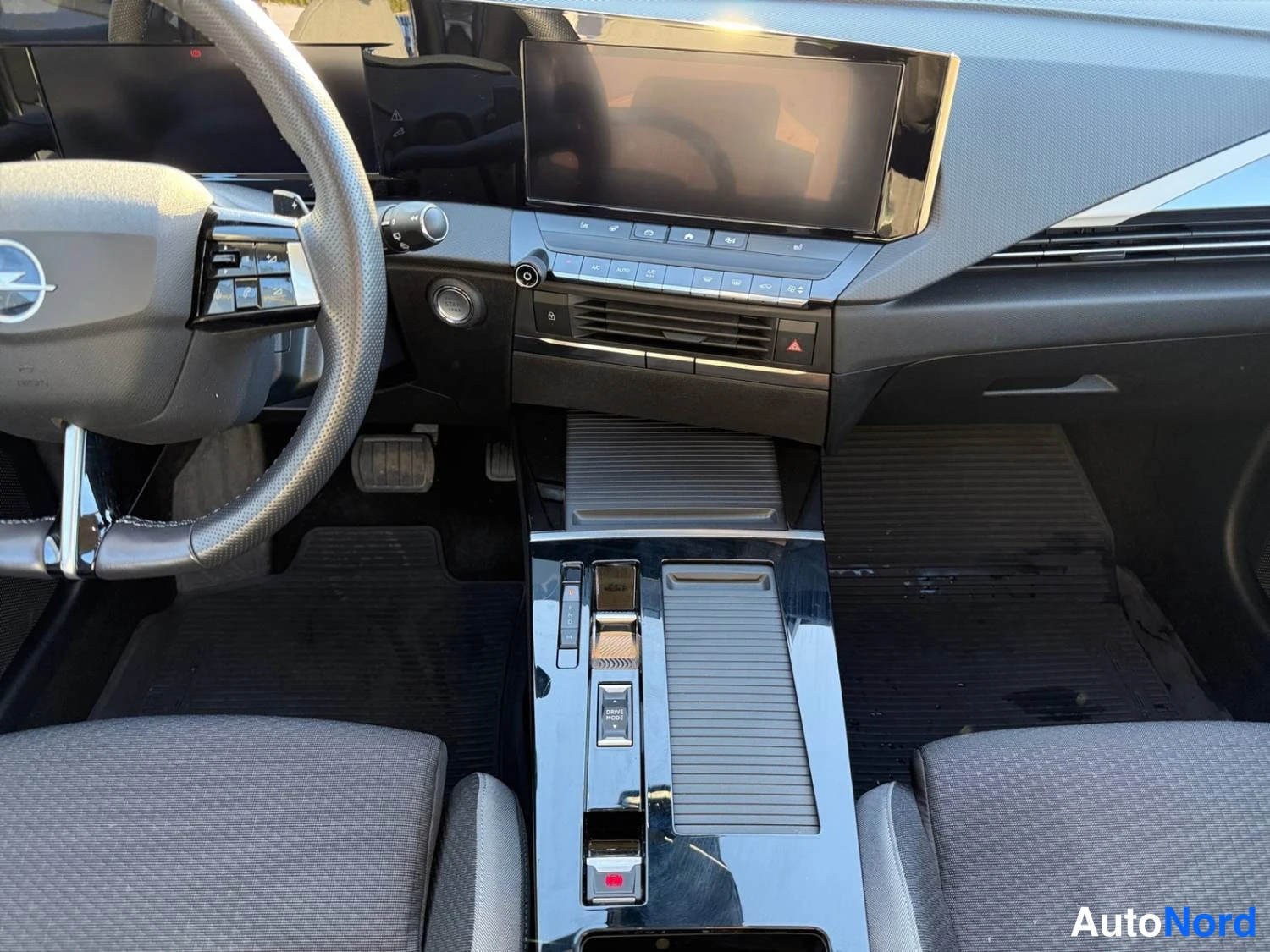 Harmaa Opel Astra Sports Tourer 2024, kuva 10