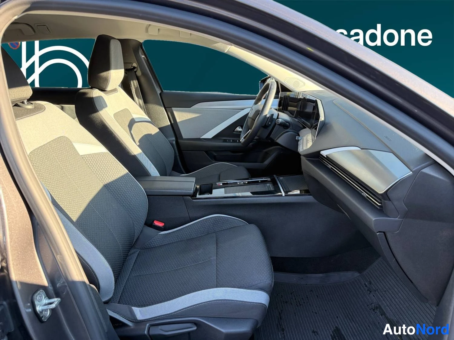 Harmaa Opel Astra Sports Tourer 2024, kuva 25