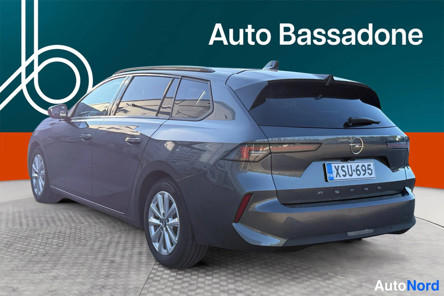 Harmaa Opel Astra Sports Tourer 2024, takaviisto, kuva 4