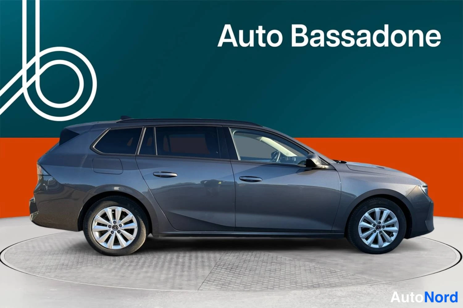 Harmaa Opel Astra Sports Tourer 2024, kuva 20