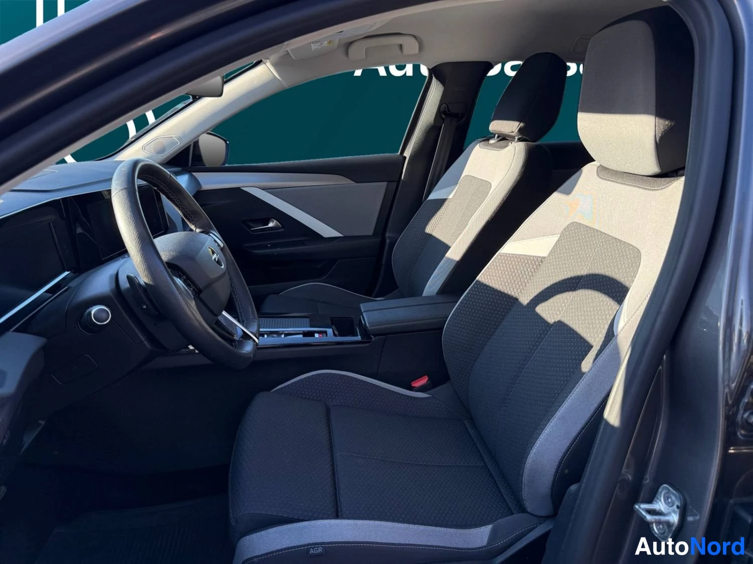 Harmaa Opel Astra Sports Tourer 2024, kuva 8