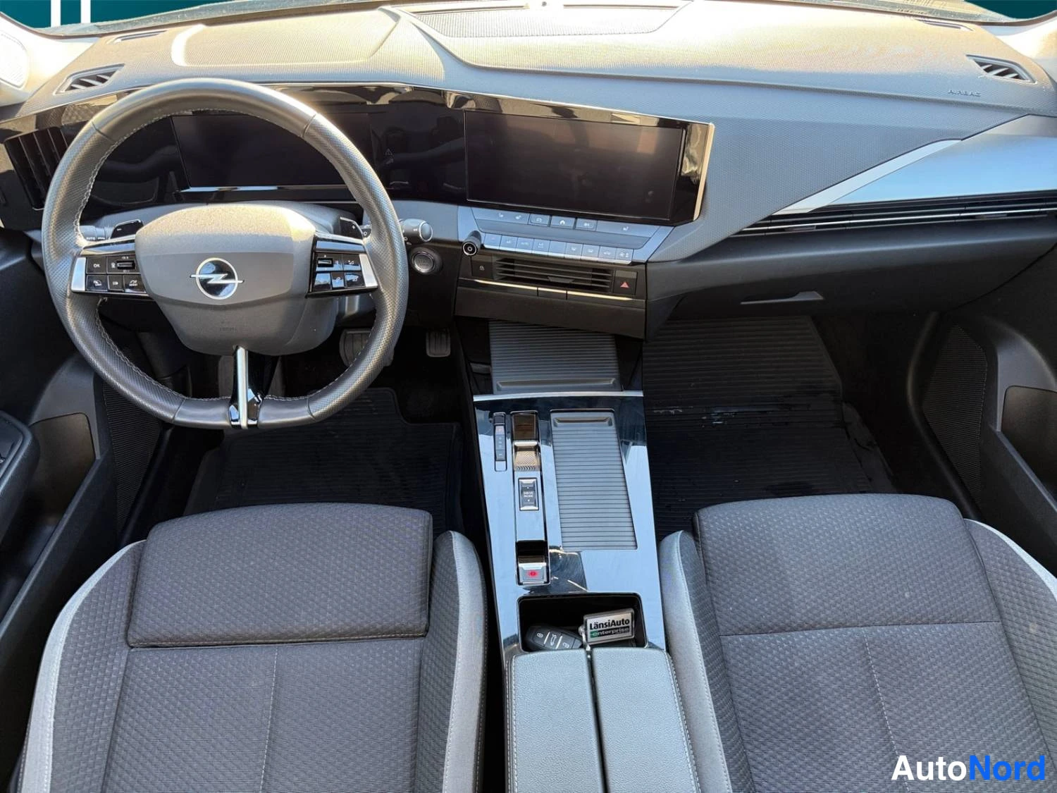 Harmaa Opel Astra Sports Tourer 2024, kuva 9