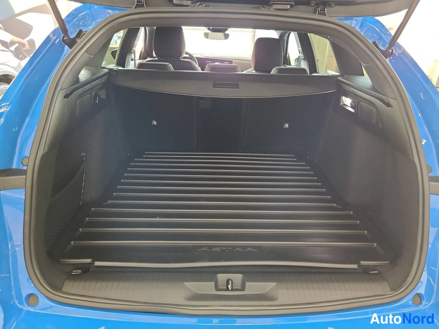 Blue Opel Astra sports tourer 2026, photo 11
