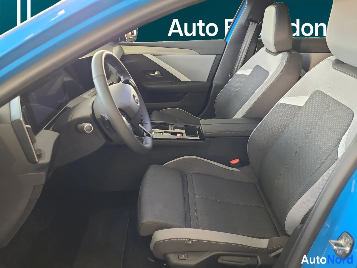Blue Opel Astra sports tourer 2026, photo 12
