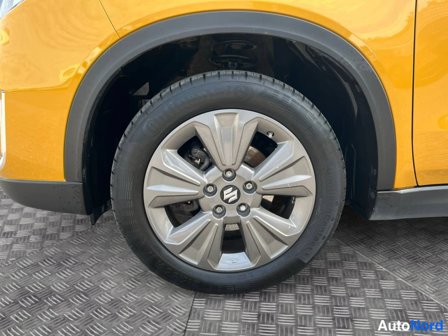 Kulta Suzuki Vitara 2023, kuva 13
