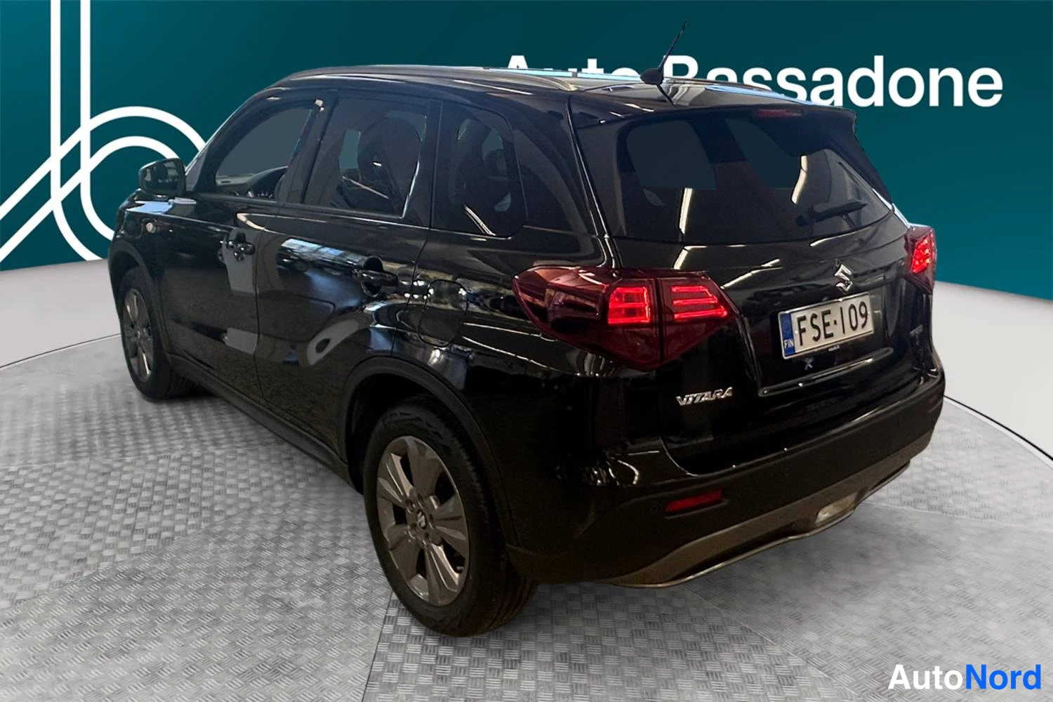 Musta Suzuki Vitara 2024, takaviisto, kuva 7