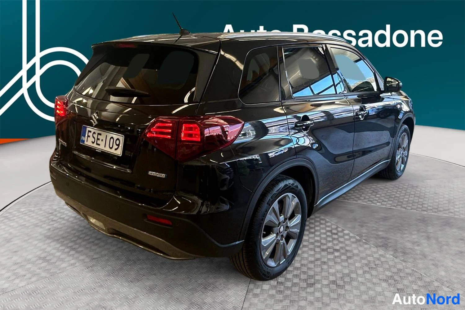 Musta Suzuki Vitara 2024, takaviisto, kuva 6