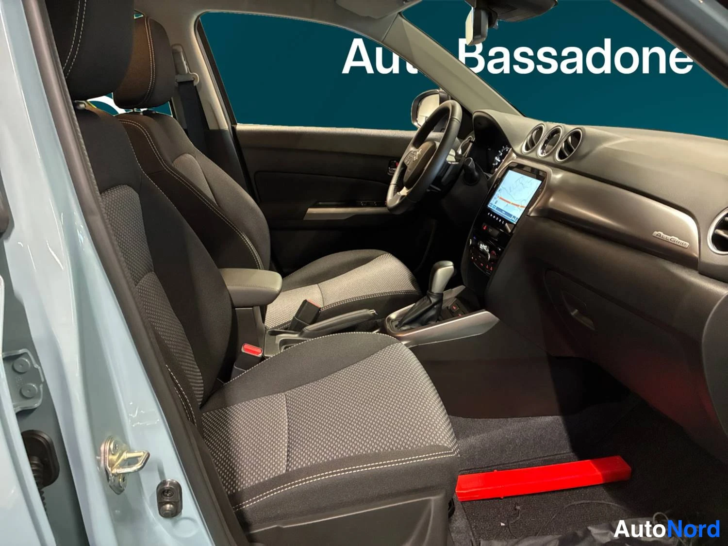 Sininen Suzuki Vitara 2026, kuva 15