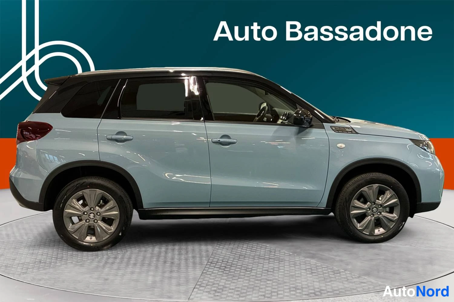 Sininen Suzuki Vitara 2026, sivulta, kuva 5