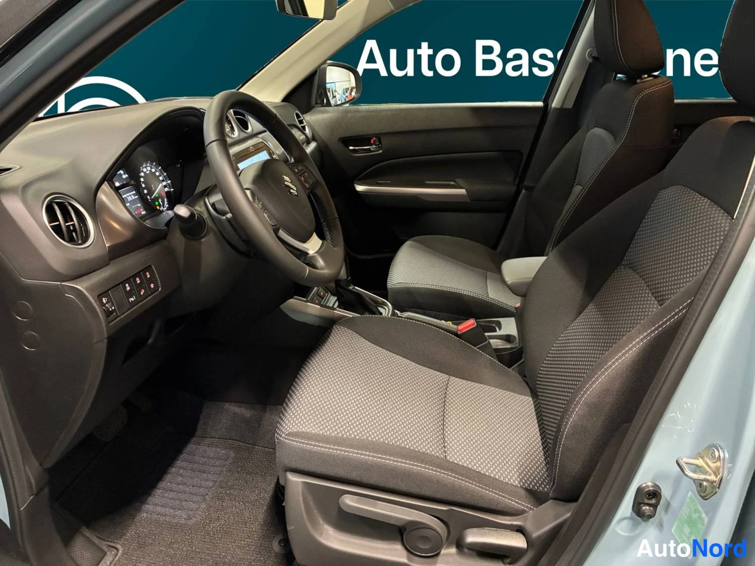 Sininen Suzuki Vitara 2026, kuva 9