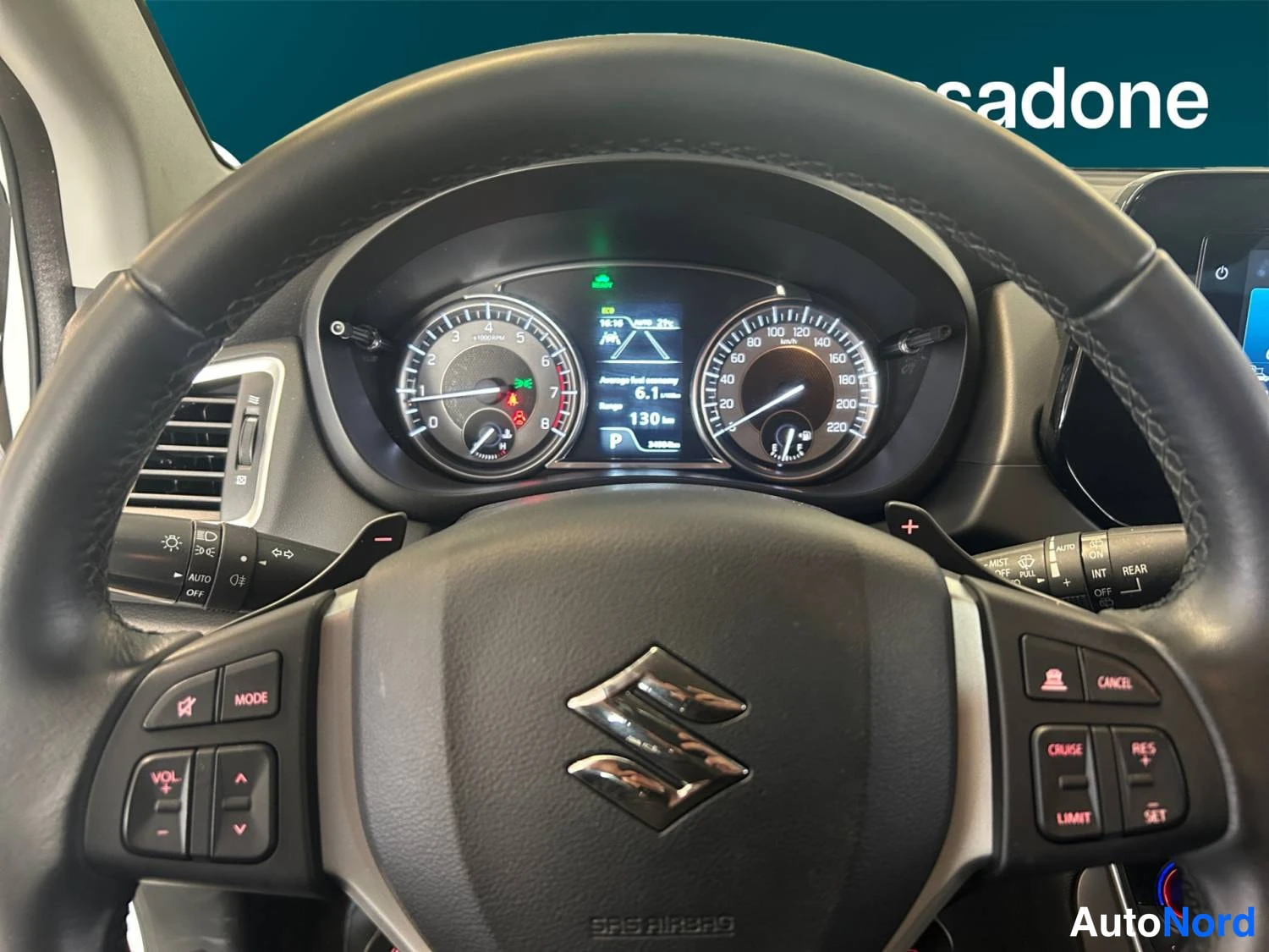 Valkoinen Suzuki S-cross 2024, yksityiskohta, kuva 15