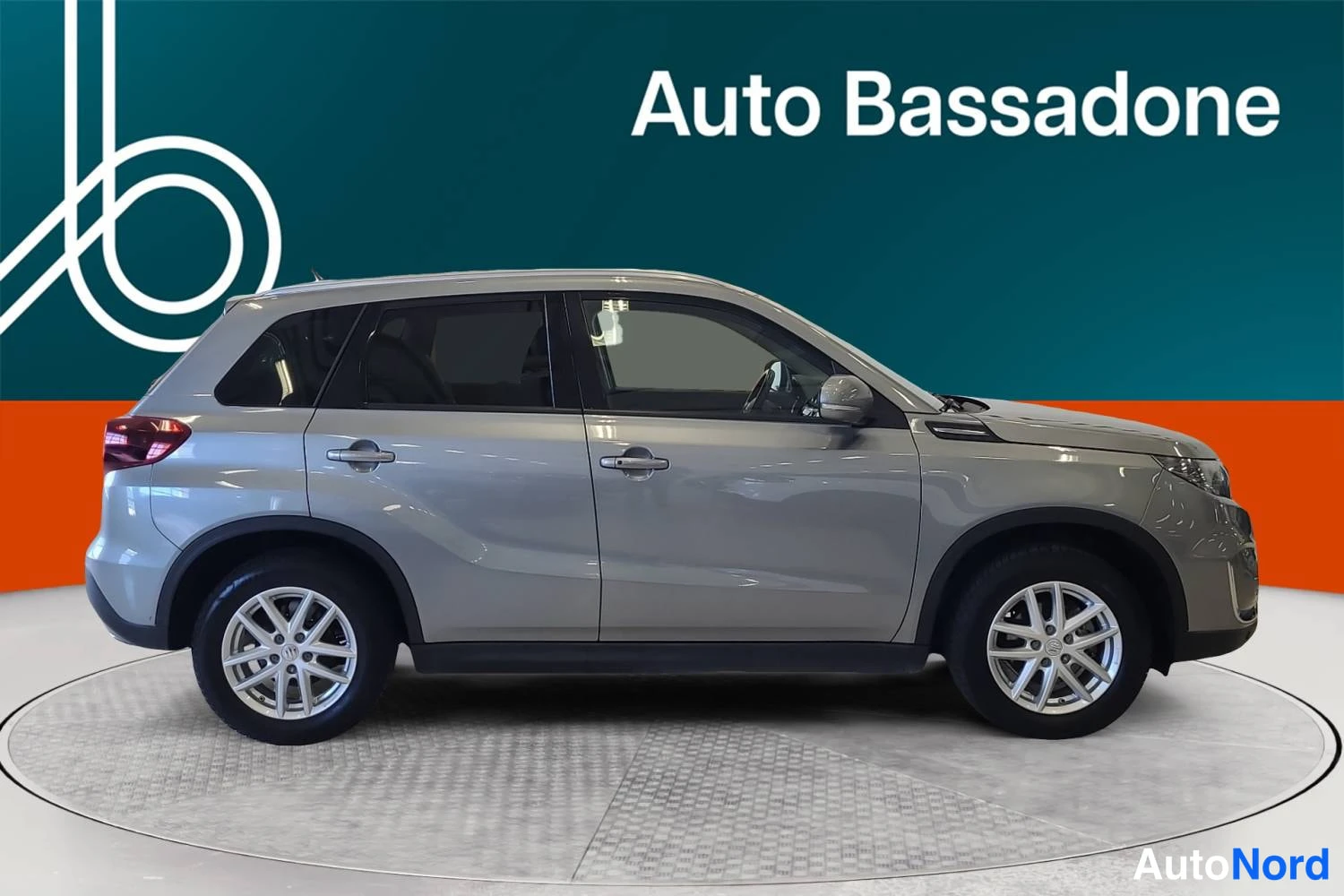 Hopea Suzuki Vitara 2022, sivulta, kuva 5