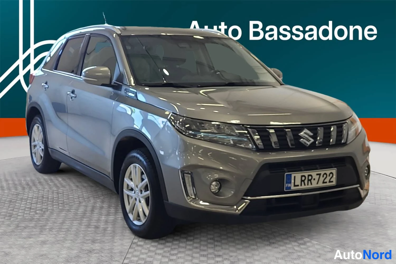 Hopea Suzuki Vitara 2022, etuviisto, keula oikealle, kuva 2