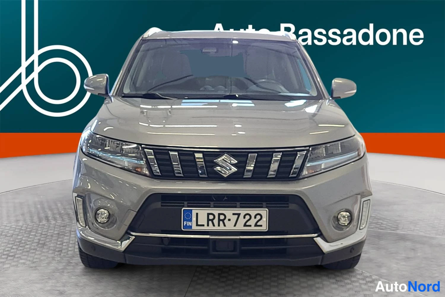 Hopea Suzuki Vitara 2022, edestä, kuva 3