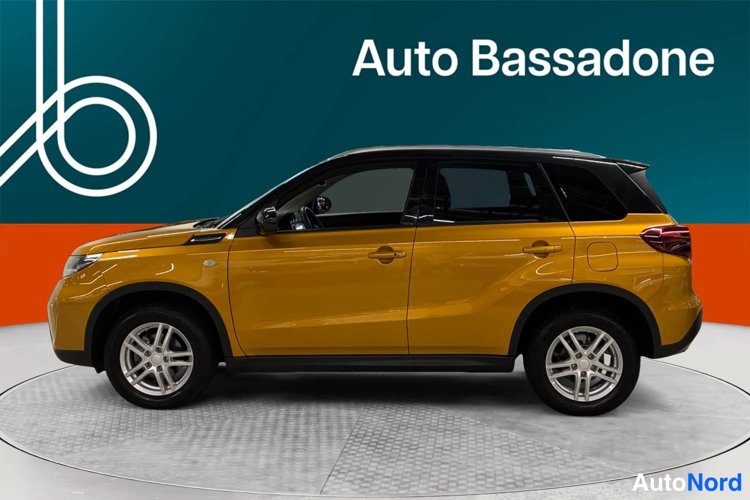 Keltainen Suzuki Vitara 2025, sivulta, kuva 5