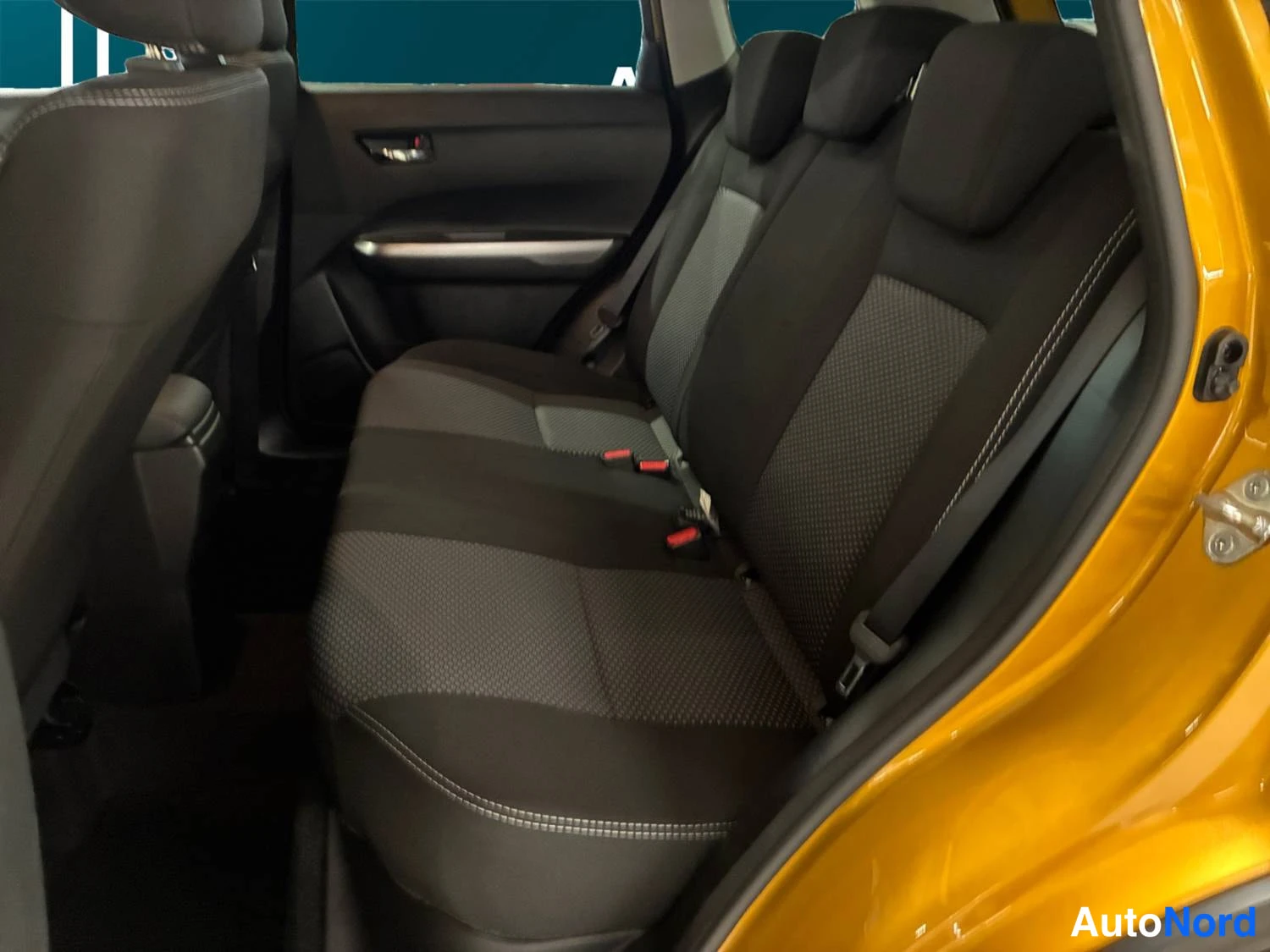 Keltainen Suzuki Vitara 2025, kuva 16