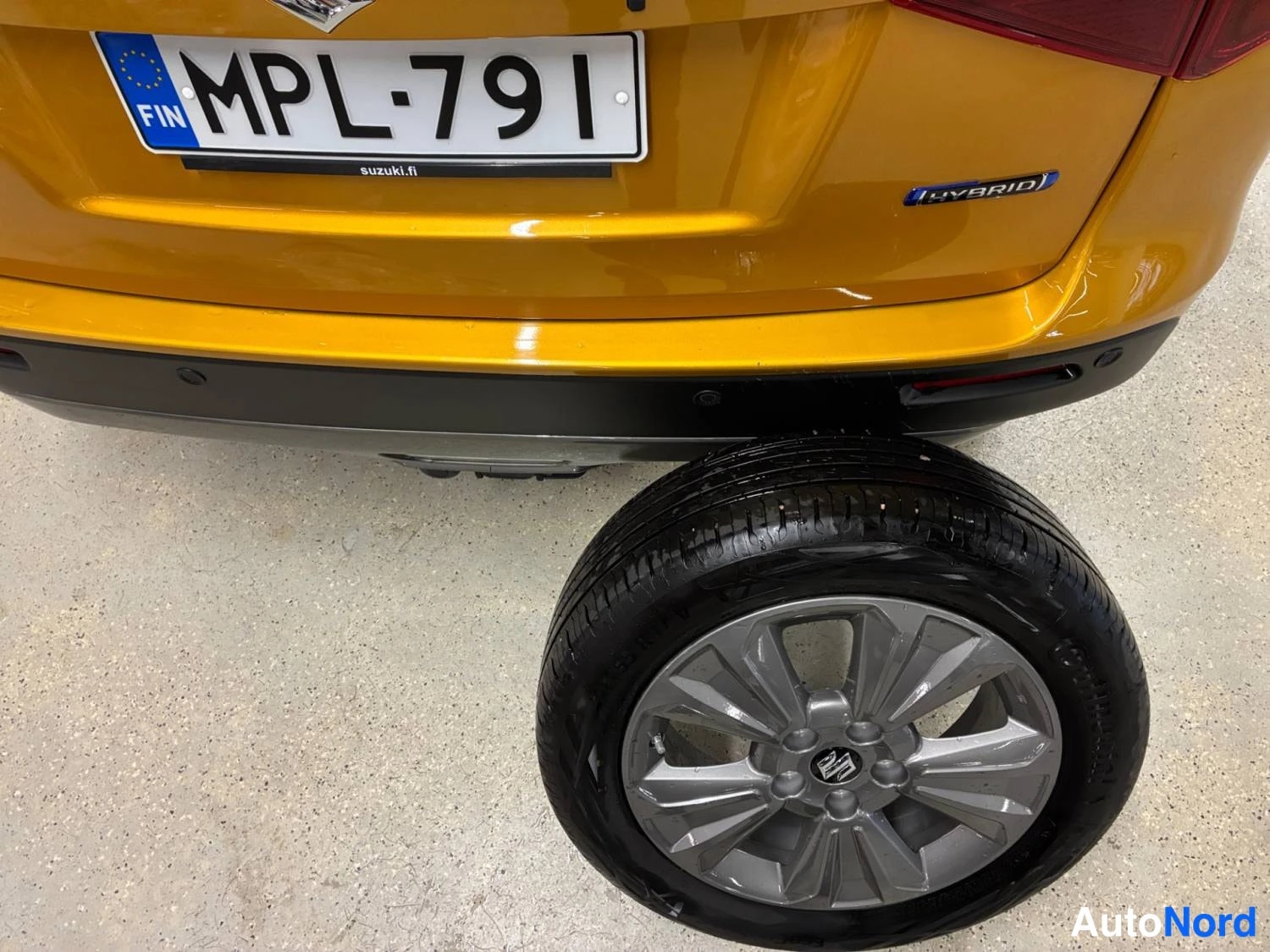 Keltainen Suzuki Vitara 2025, takaa, kuva 10