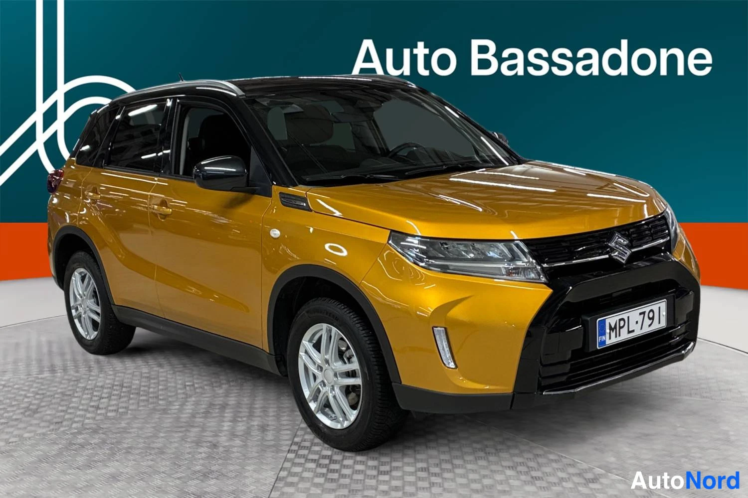 Keltainen Suzuki Vitara 2025, etuviisto, keula oikealle, kuva 3