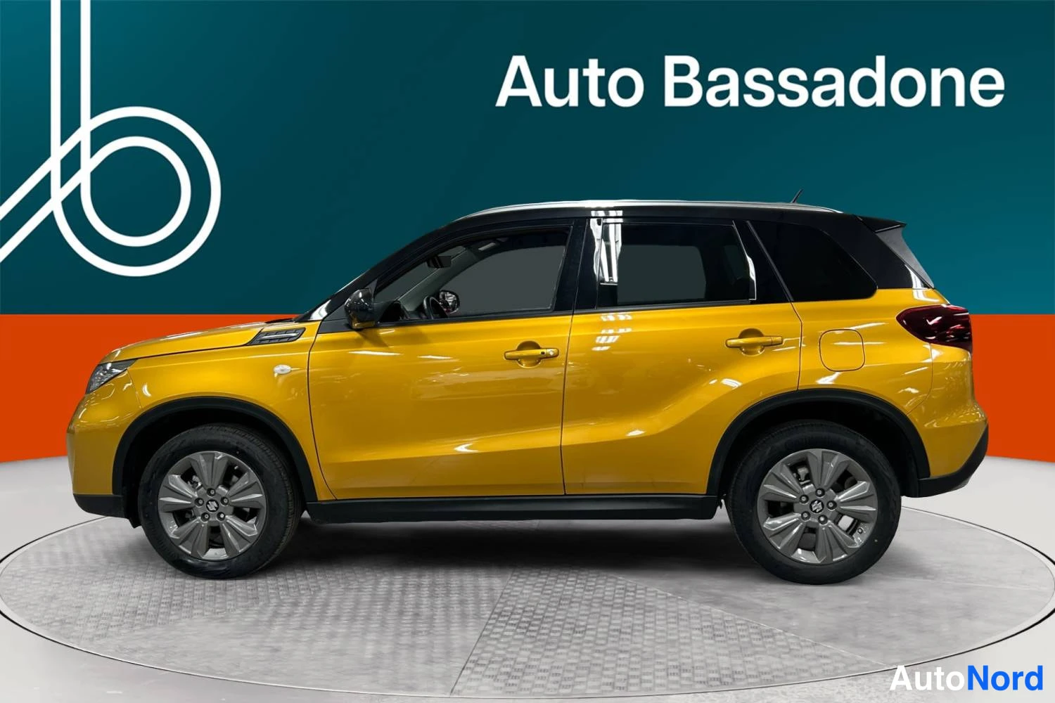 Keltainen Suzuki Vitara 2025, etuviisto, keula vasemmalle, kuva 2