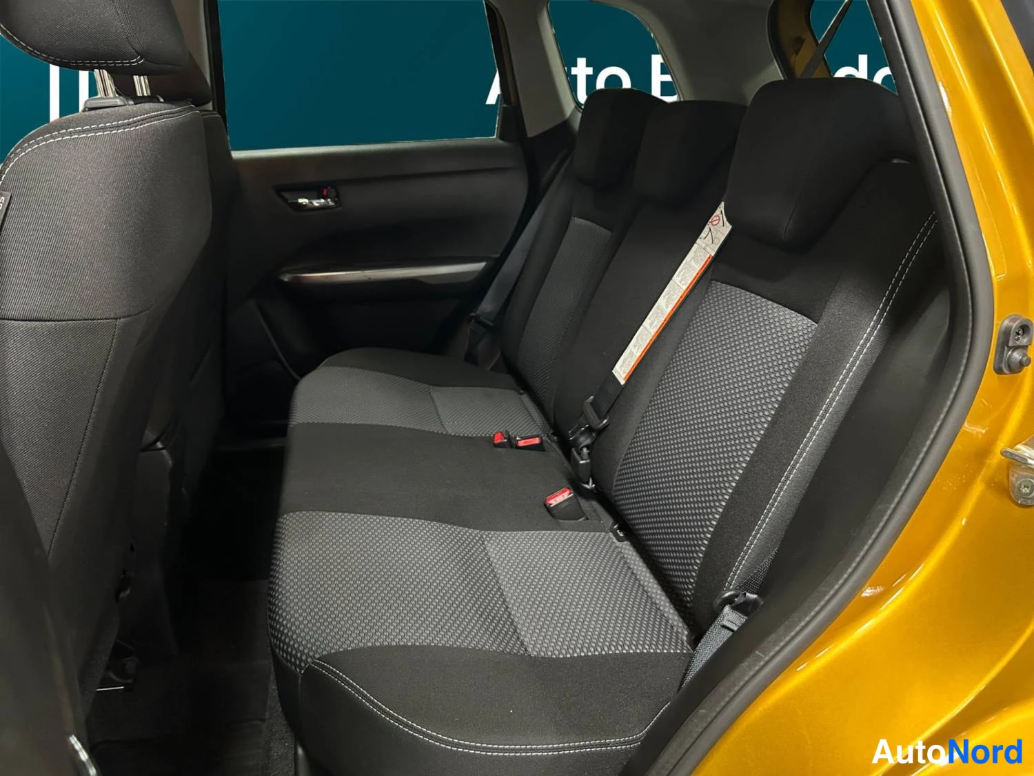 Keltainen Suzuki Vitara 2025, kuva 13