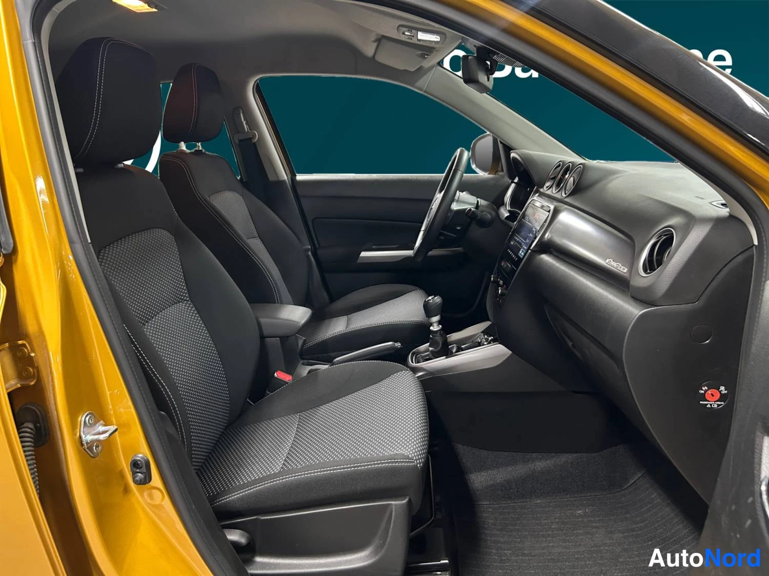 Keltainen Suzuki Vitara 2025, kuva 15