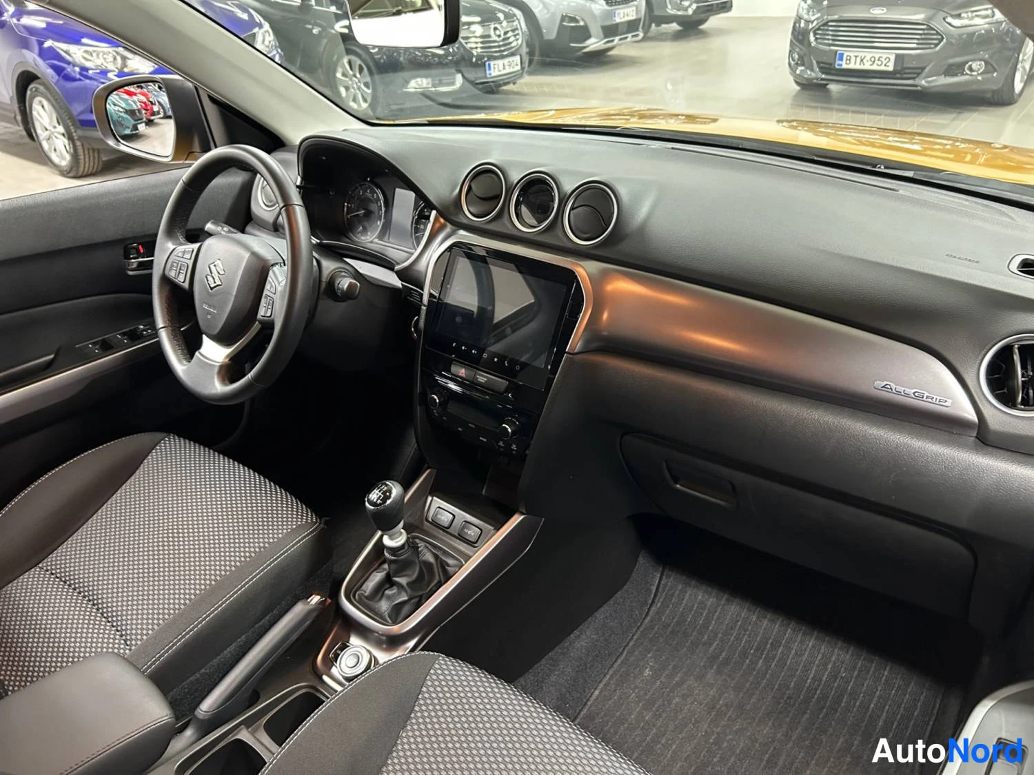Keltainen Suzuki Vitara 2025, kuva 24