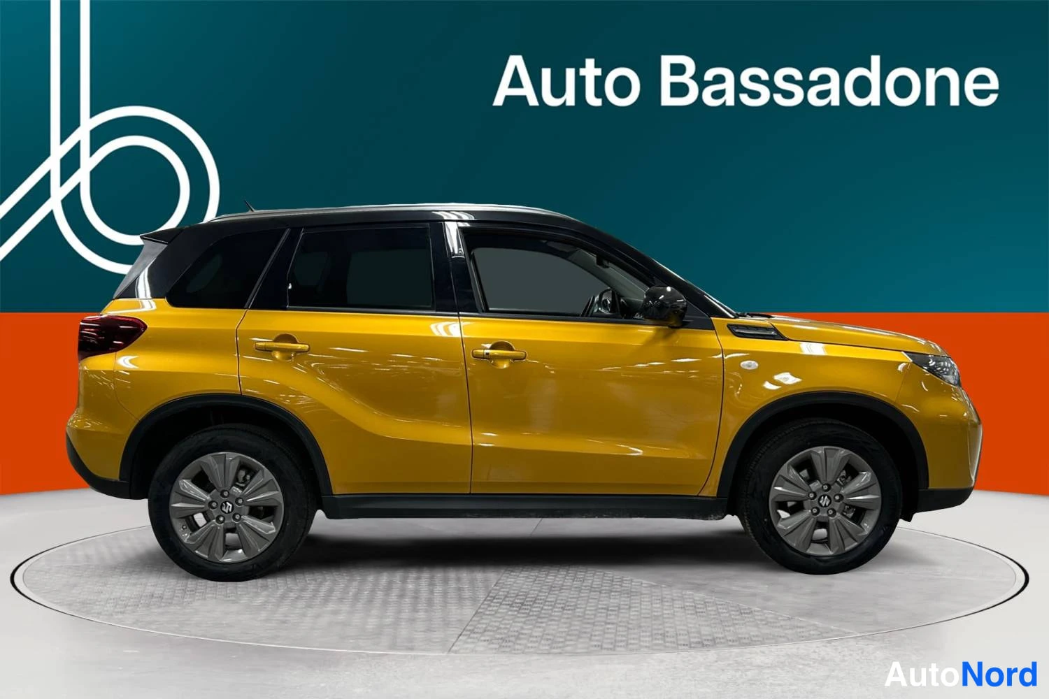 Keltainen Suzuki Vitara 2025, sivulta, kuva 6