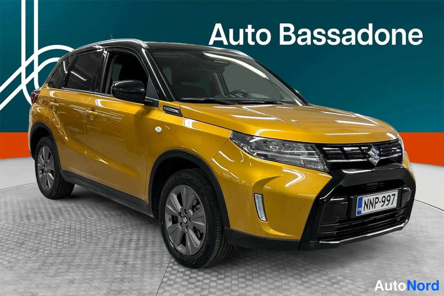 Keltainen Suzuki Vitara 2025, etuviisto, keula oikealle, kuva 3