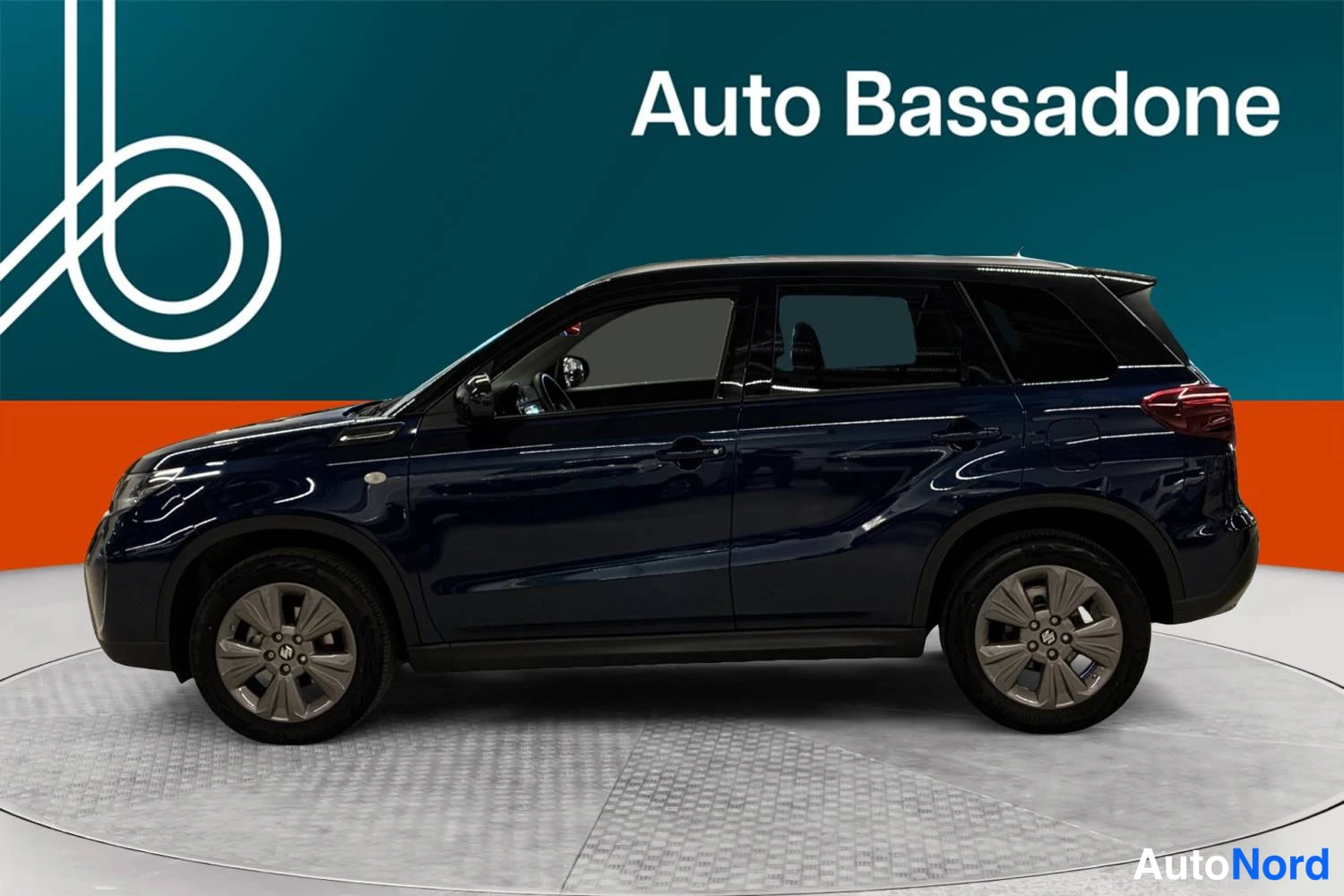 Sininen Suzuki Vitara 2025, sivulta, kuva 5