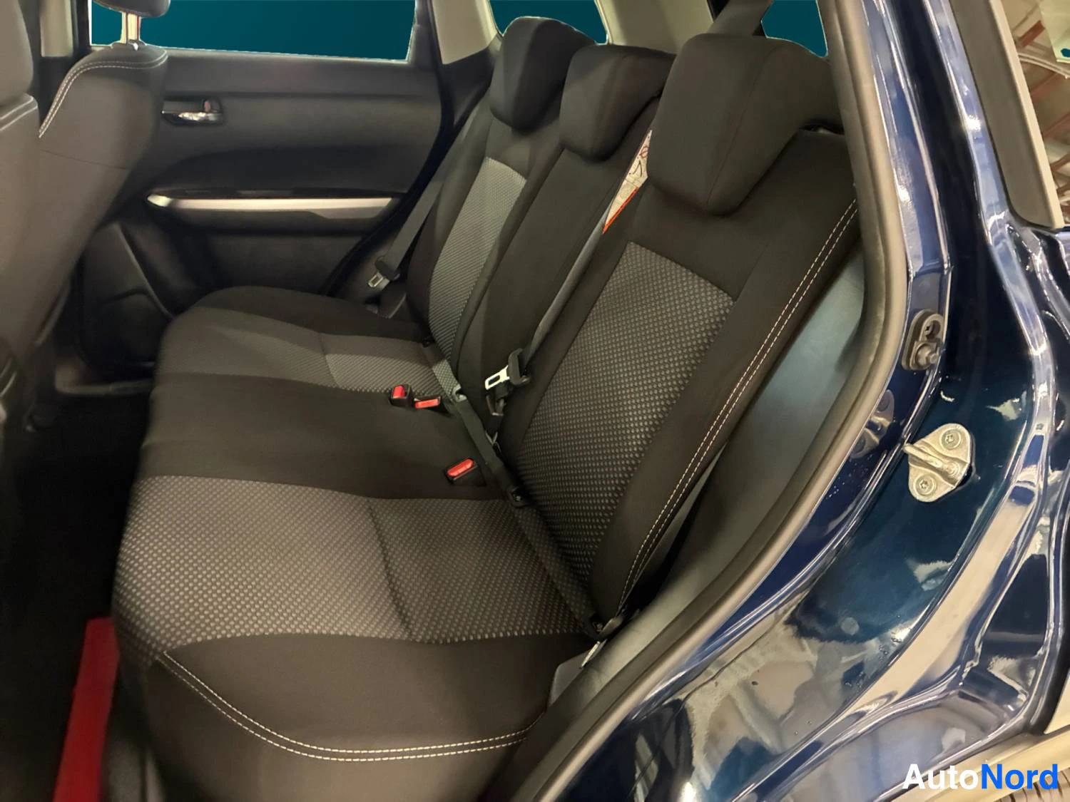 Sininen Suzuki Vitara 2025, kuva 15