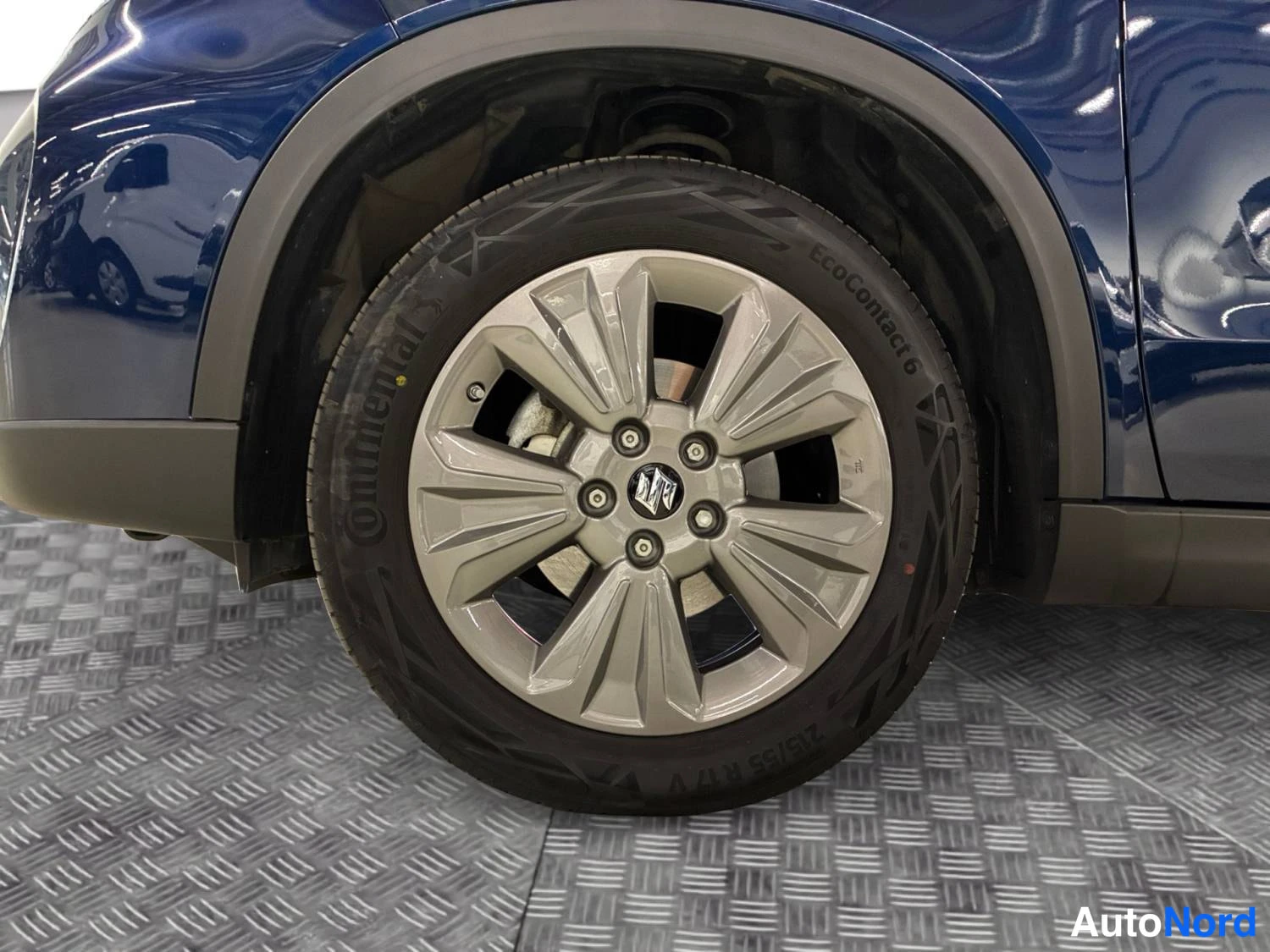 Sininen Suzuki Vitara 2025, sivulta, kuva 6