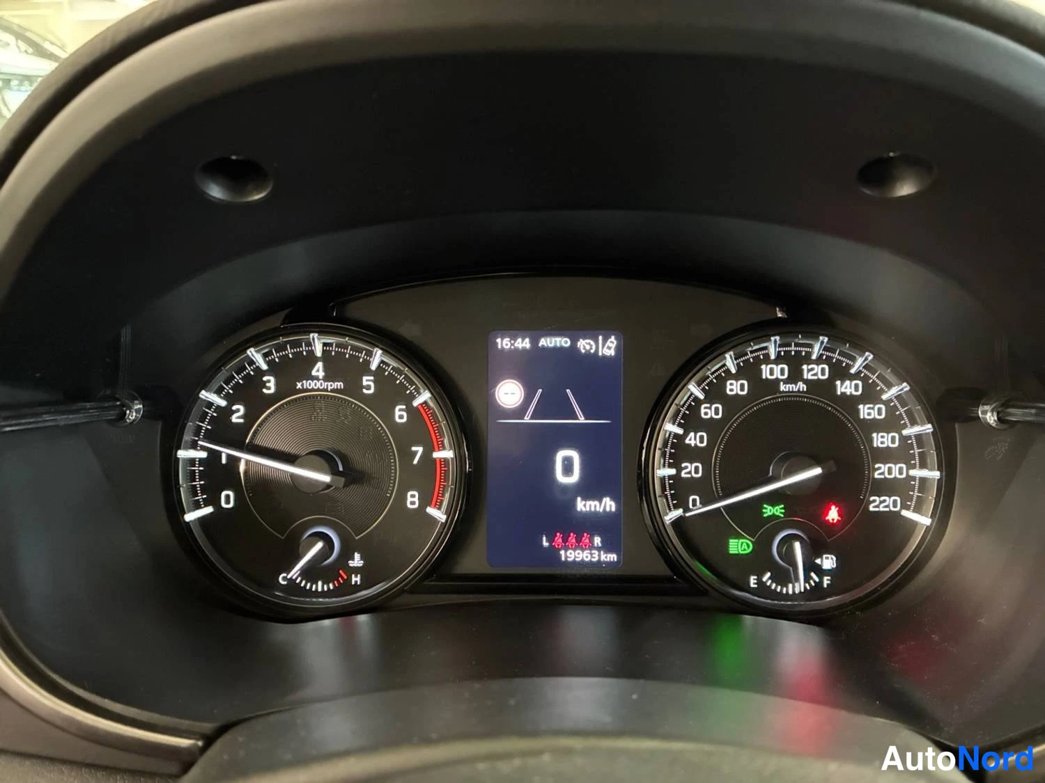 Sininen Suzuki Vitara 2025, kuva 18