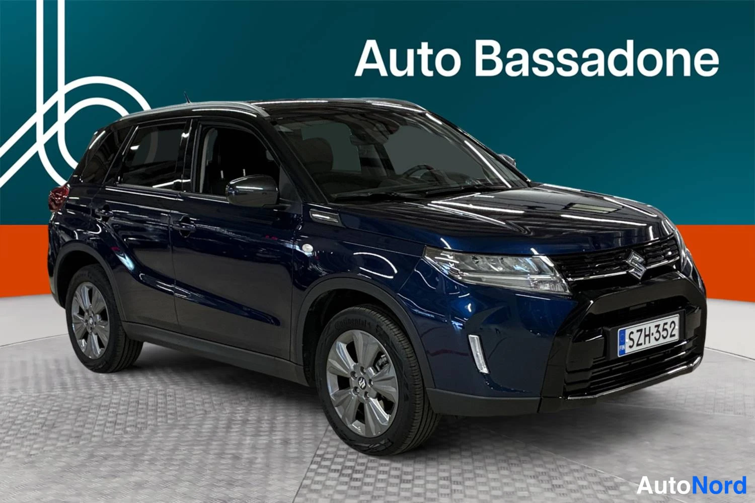 Sininen Suzuki Vitara 2025, etuviisto, keula oikealle, kuva 3